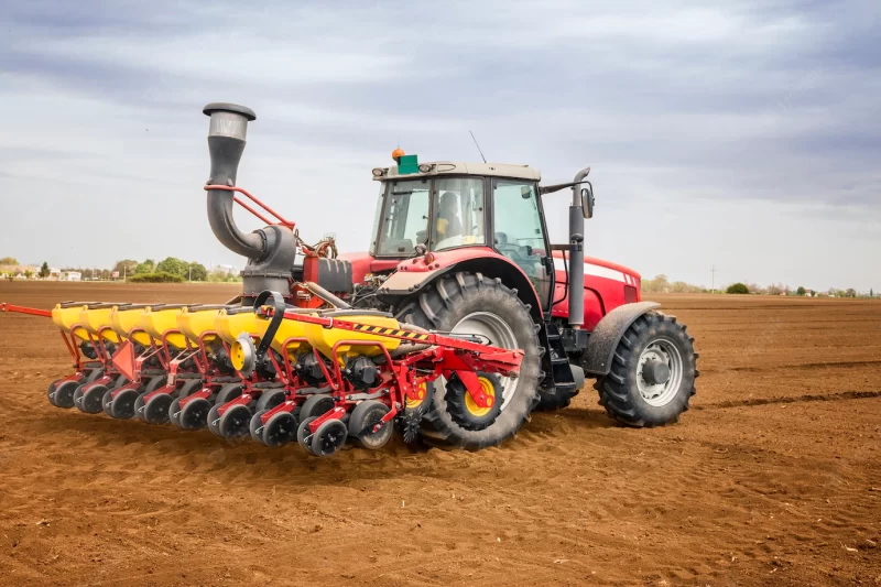 Tractor working in the field Free Photo