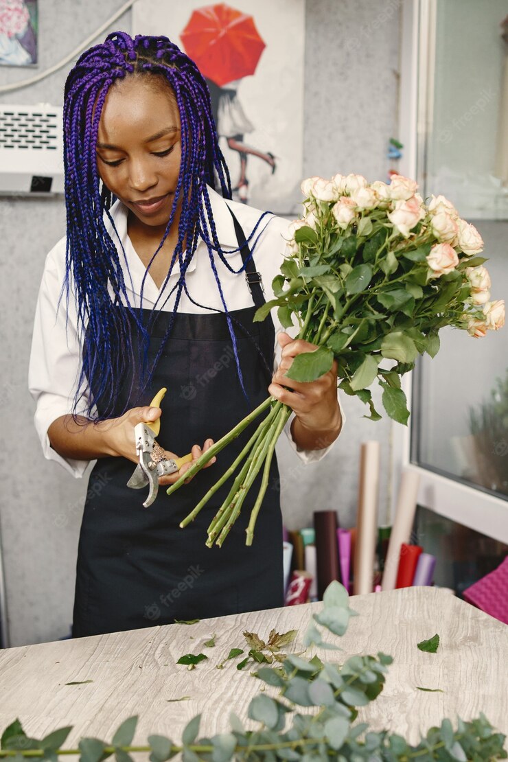 Woman Manager Standing Workplace Lady With Plant Hands Famale Cutting Flowers Florist Concept 1157 46352