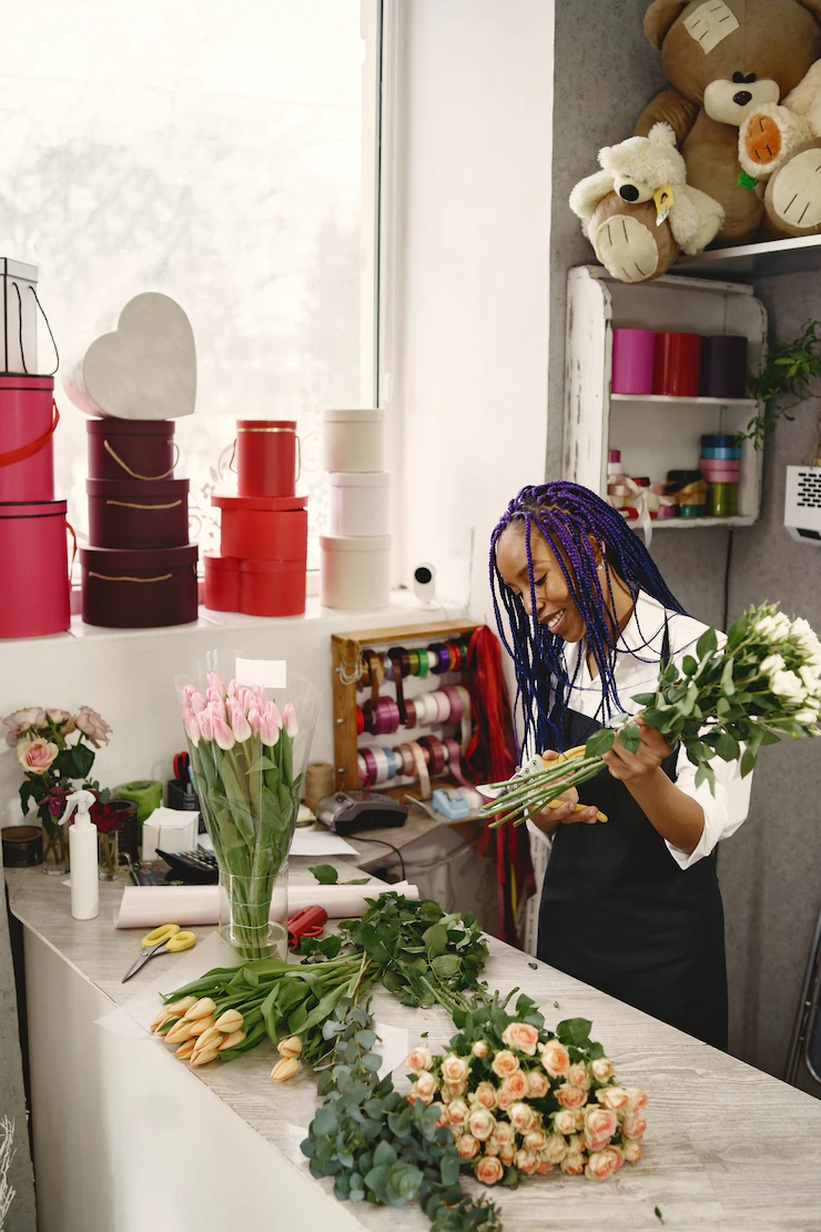 Woman Manager Standing Workplace Lady With Plant Hands Famale Cutting Flowers Florist Concept 1157 46354