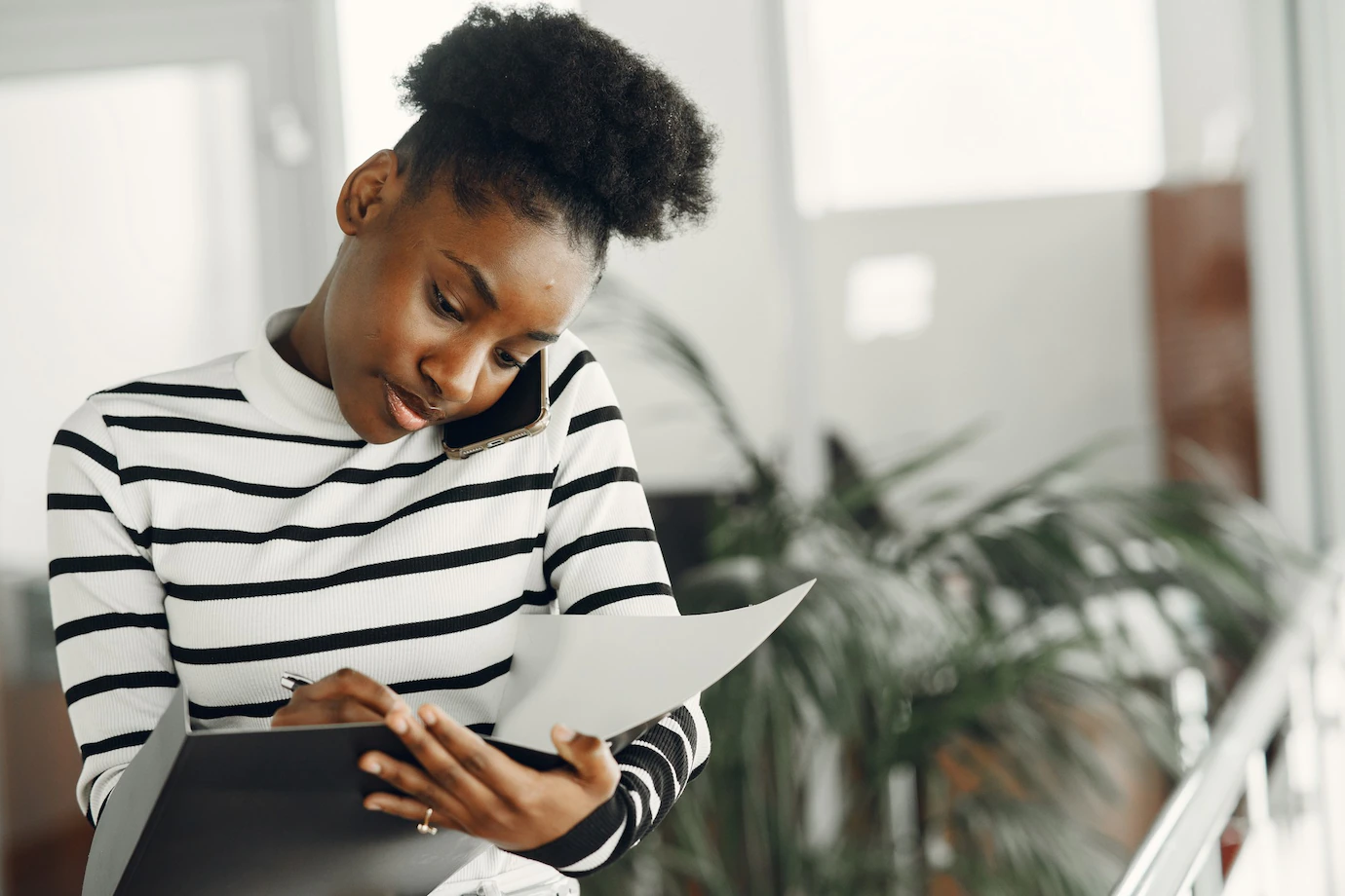 Woman With Mobile Phone Lady With Documents 1157 46419