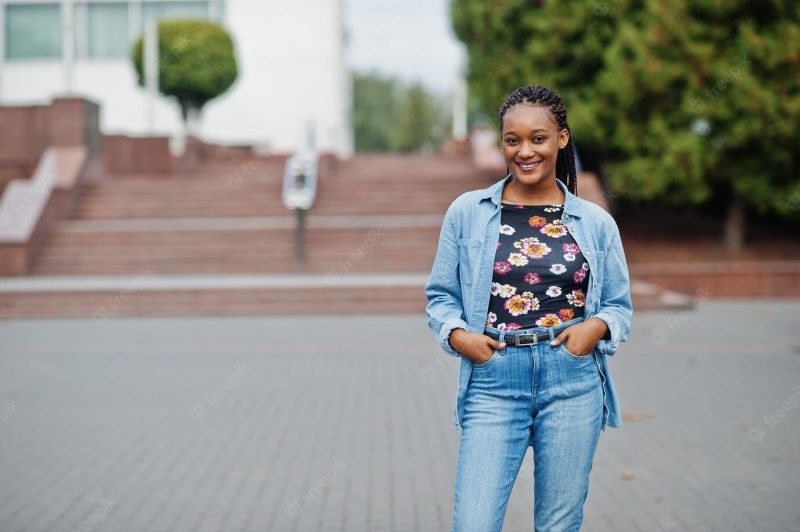 Young black female posed in the city African women single portrait Free Photo