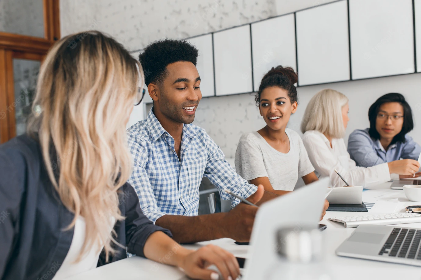 Young Woman With Long Blonde Hair Listening African Man Blue Shirt Which Using Laptop Indoor Portrait Black Asian Office Workers Talking During Conference 197531 3710
