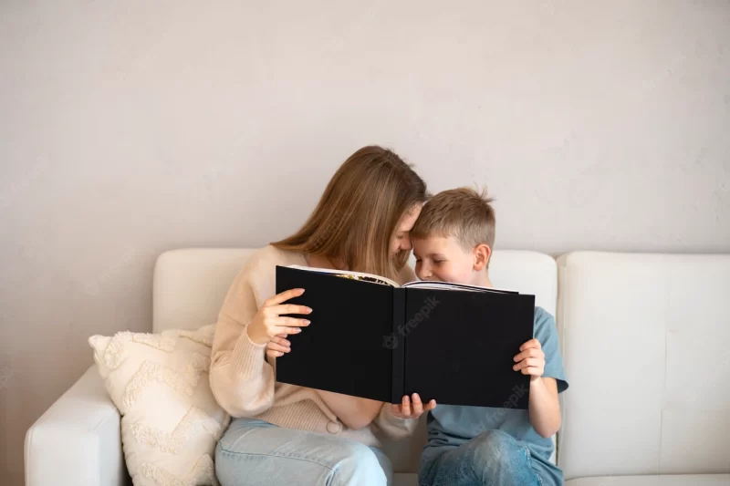 Mother spending time with her child Free Photo