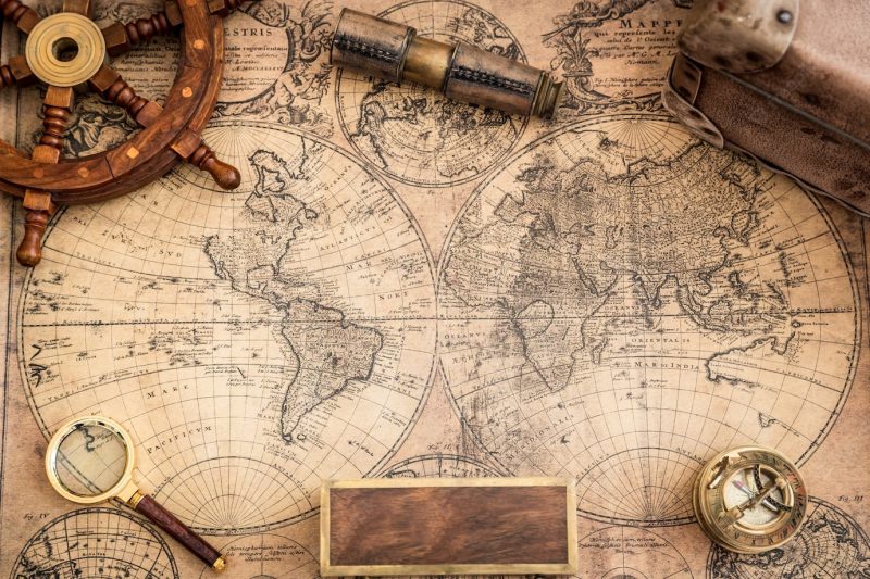 Old maps and vintage nautical objects Premium Photo